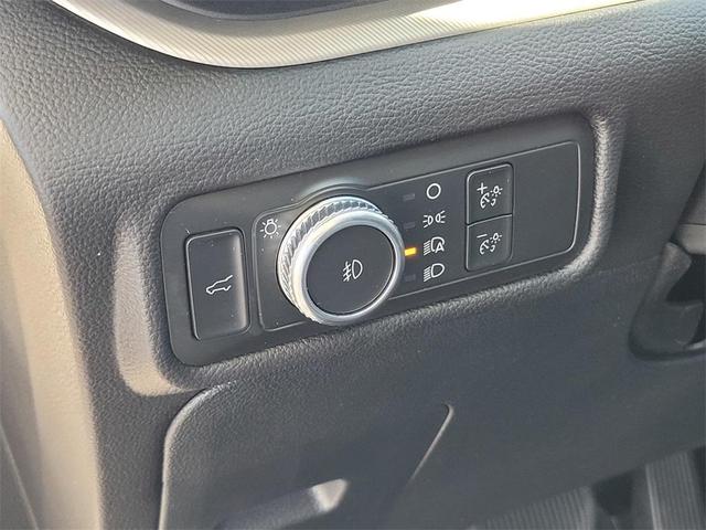 Photo of 2022 Star White Ford Explorer