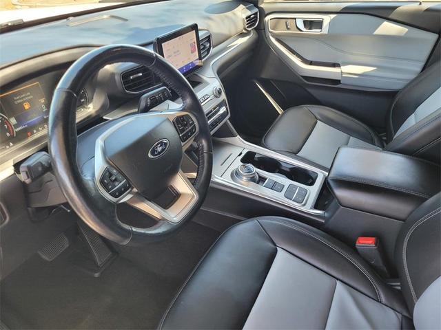 Photo of 2022 Star White Ford Explorer