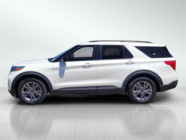 Photo of 2022 Star White Ford Explorer