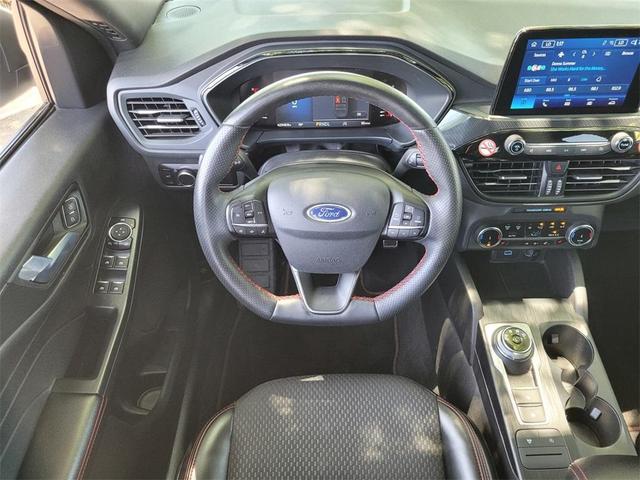 Photo of 2023 Silver Metallic Ford Escape