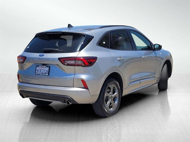 Photo of 2023 Silver Metallic Ford Escape
