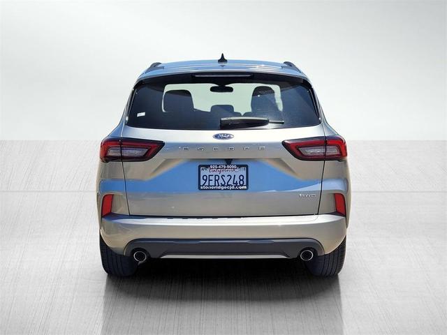 Photo of 2023 Silver Metallic Ford Escape