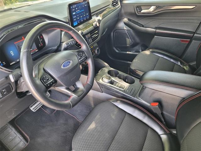 Photo of 2023 Silver Metallic Ford Escape