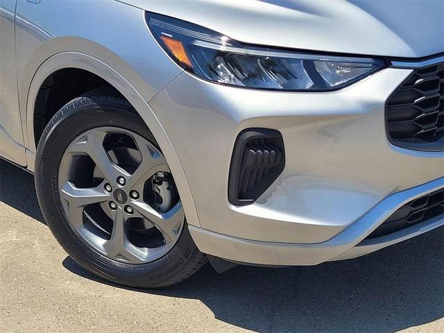 Photo of 2023 Silver Metallic Ford Escape