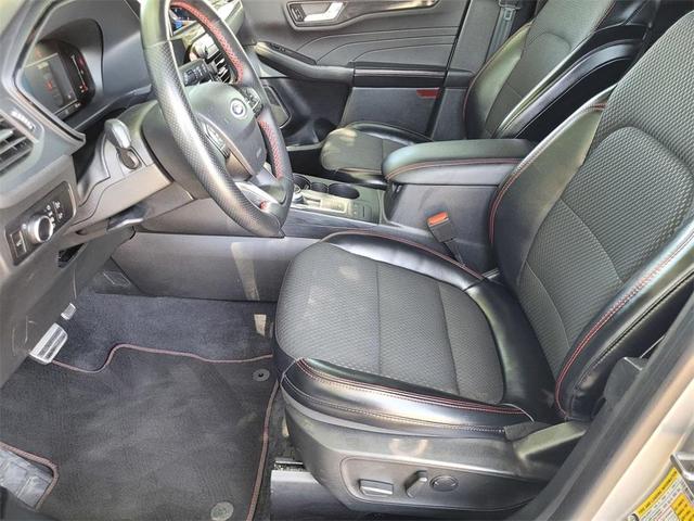Photo of 2023 Silver Metallic Ford Escape