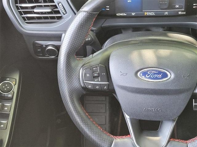 Photo of 2023 Silver Metallic Ford Escape