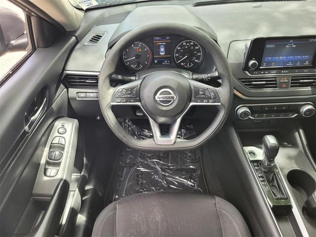 Photo of 2022 Gun Metallic Nissan Altima