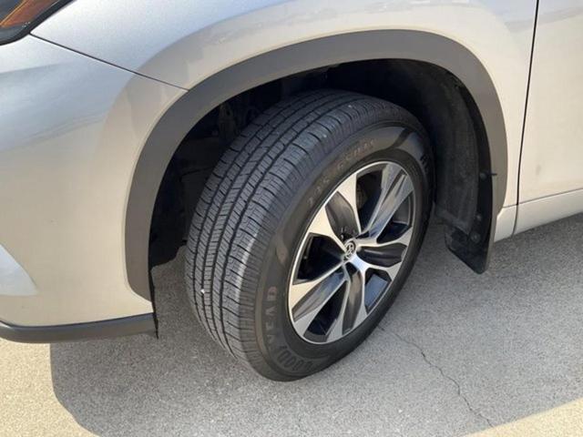 Photo of 2023 Celestial Silver Metallic Toyota Highlander