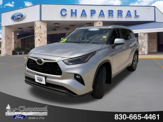 Photo of 2023 Celestial Silver Metallic Toyota Highlander