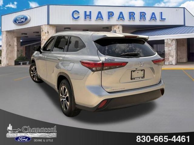 Photo of 2023 Celestial Silver Metallic Toyota Highlander