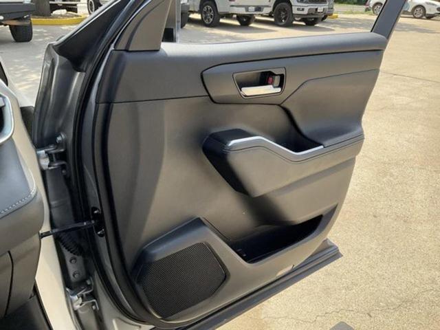 Photo of 2023 Celestial Silver Metallic Toyota Highlander