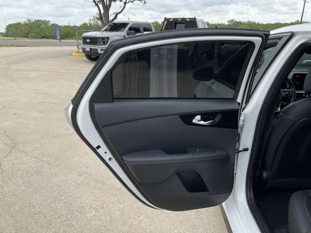 Photo of 2022 Snow White Pearl Kia Forte