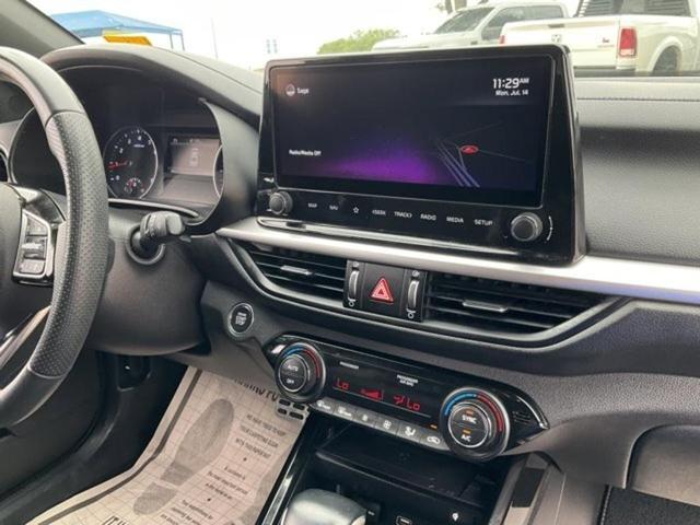 Photo of 2022 Snow White Pearl Kia Forte