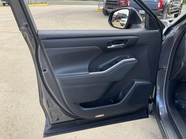Photo of 2024 Magnetic Gray Metallic Toyota Highlander