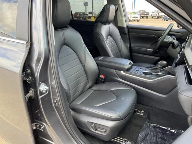 Photo of 2024 Magnetic Gray Metallic Toyota Highlander