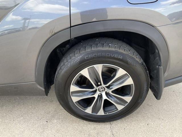 Photo of 2024 Magnetic Gray Metallic Toyota Highlander