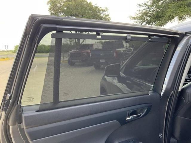 Photo of 2024 Magnetic Gray Metallic Toyota Highlander