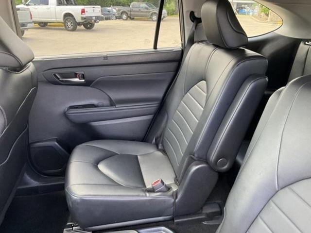 Photo of 2024 Magnetic Gray Metallic Toyota Highlander