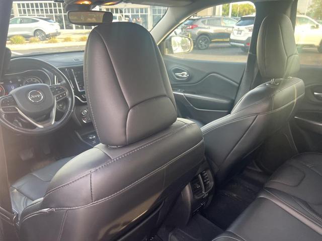 Photo of 2019 Granite Crystal Metallic Clearcoat Jeep Cherokee