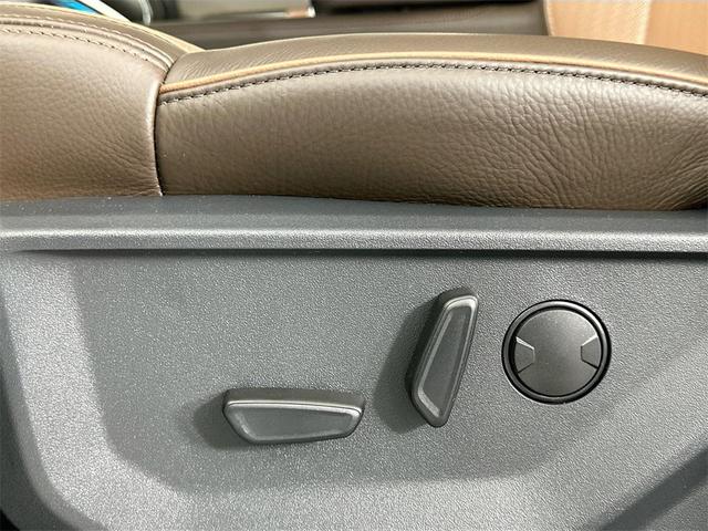 Photo of 2025 White Ford Expedition Max