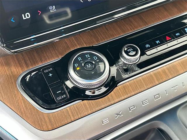 Photo of 2025 White Ford Expedition Max