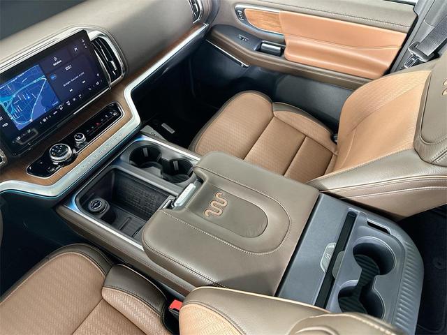 Photo of 2025 White Ford Expedition Max