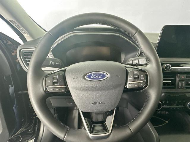 Photo of 2025 Black Ford Escape