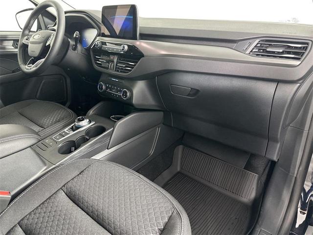 Photo of 2025 Black Ford Escape