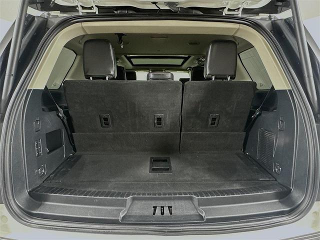 Photo of 2021 Star White Metallic Tri-Coat Ford Expedition