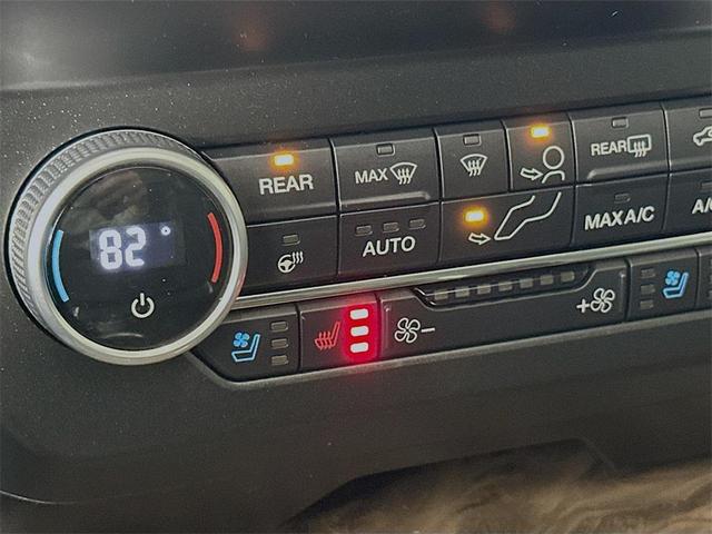 Photo of 2021 Star White Metallic Tri-Coat Ford Expedition