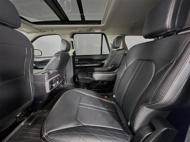 Photo of 2021 Star White Metallic Tri-Coat Ford Expedition