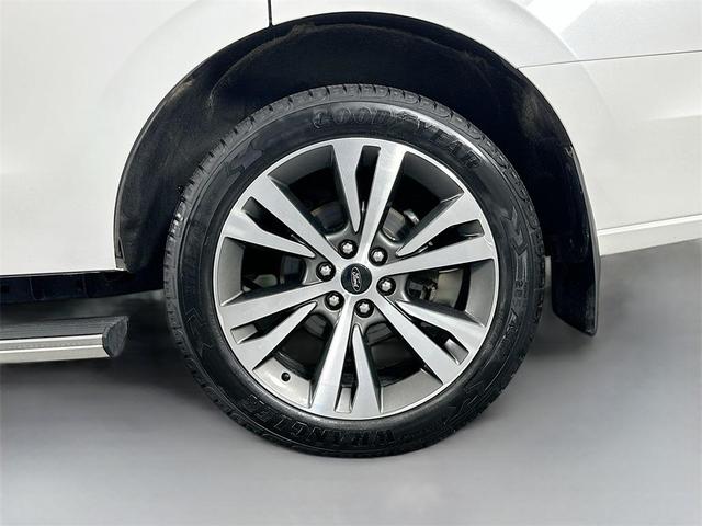 Photo of 2021 Star White Metallic Tri-Coat Ford Expedition