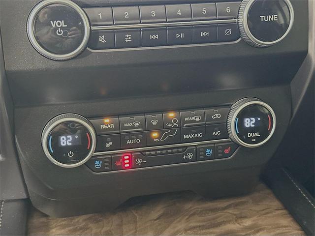 Photo of 2021 Star White Metallic Tri-Coat Ford Expedition