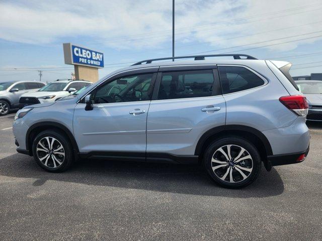 Photo of 2022 Ice Silver Metallic Subaru Forester
