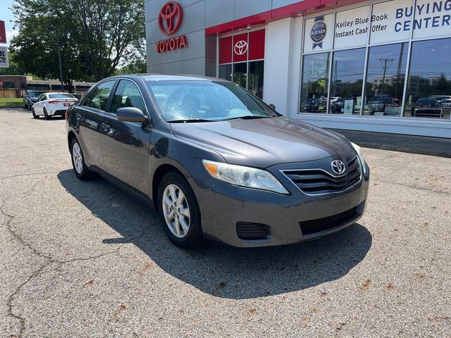 Photo of 2011 Magnetic Gray Metallic Toyota Camry