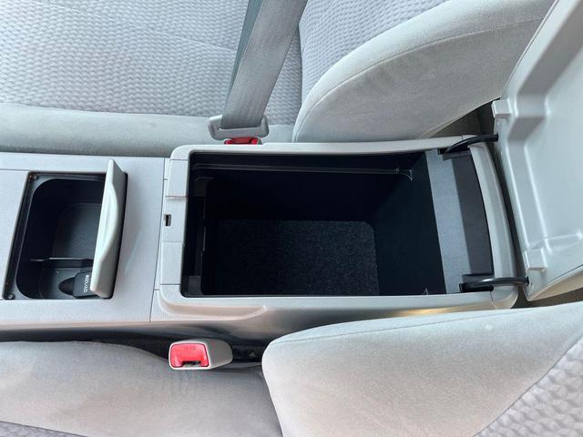 Photo of 2011 Magnetic Gray Metallic Toyota Camry