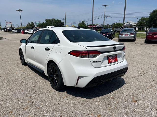 Photo of 2021 Super White Toyota Corolla