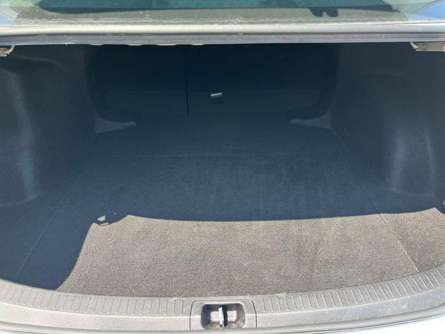 Photo of 2021 Super White Toyota Corolla