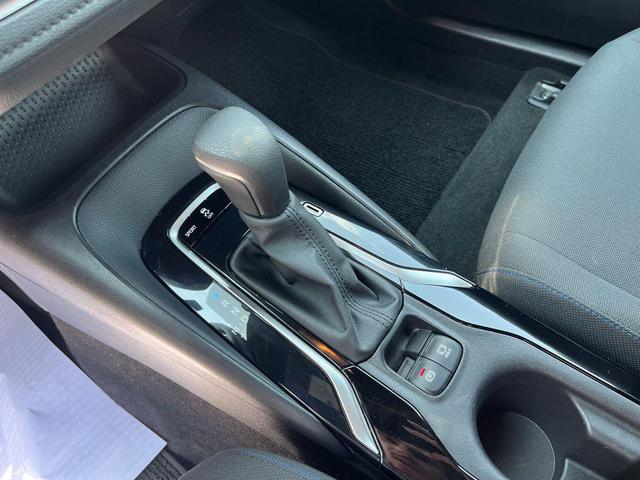 Photo of 2021 Super White Toyota Corolla