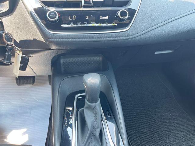 Photo of 2021 Super White Toyota Corolla