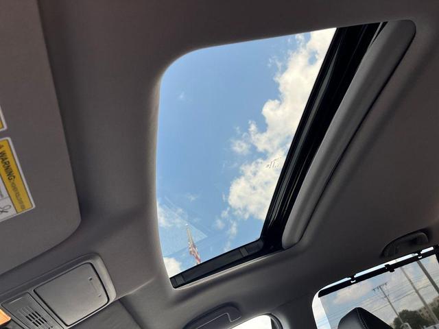 Photo of 2022 Platinum White Pearl Honda Pilot