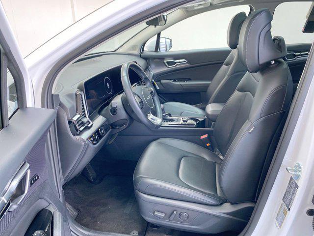 Photo of 2025 Glacial White Pearl Kia Sportage