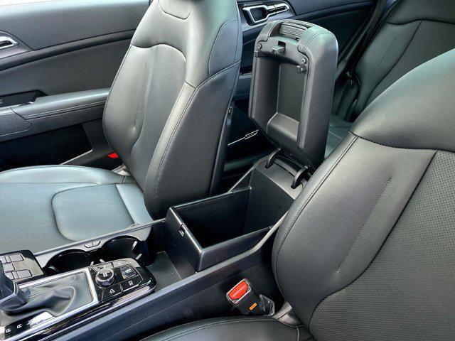 Photo of 2025 Glacial White Pearl Kia Sportage