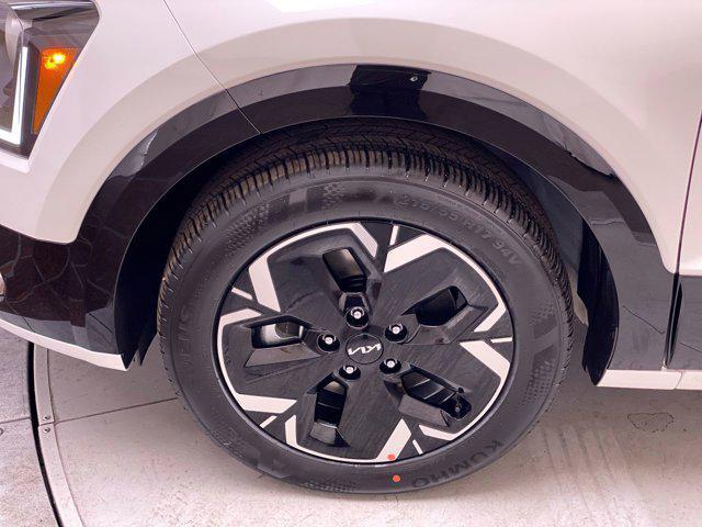 Photo of 2025 SNOWWHITE Kia Niro EV