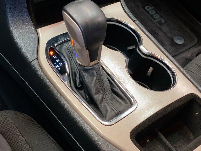 Photo of 2017 Diamond Black Crystal Pearlcoat Jeep Grand Cherokee