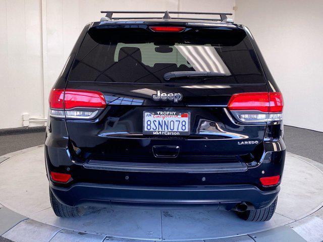 Photo of 2017 Diamond Black Crystal Pearlcoat Jeep Grand Cherokee