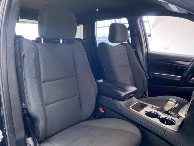 Photo of 2017 Diamond Black Crystal Pearlcoat Jeep Grand Cherokee