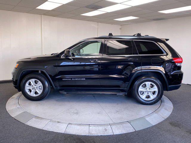 Photo of 2017 Diamond Black Crystal Pearlcoat Jeep Grand Cherokee