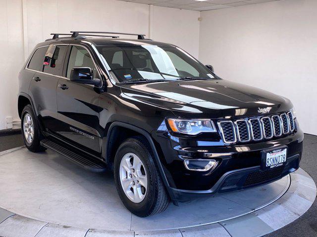 Photo of 2017 Diamond Black Crystal Pearlcoat Jeep Grand Cherokee