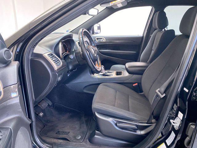Photo of 2017 Diamond Black Crystal Pearlcoat Jeep Grand Cherokee